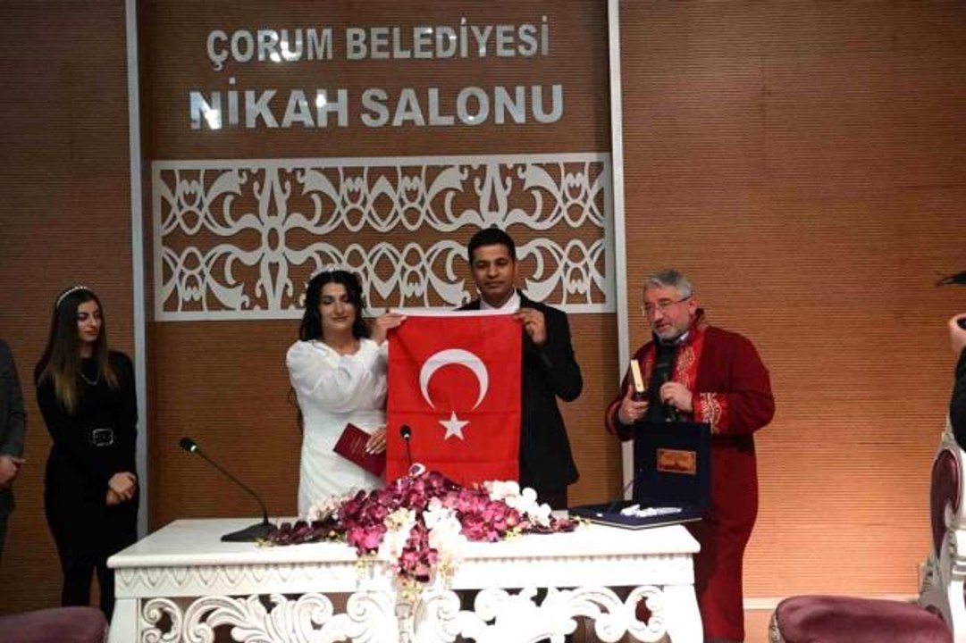 Depremzede genç kız Çorum'da evlendi
