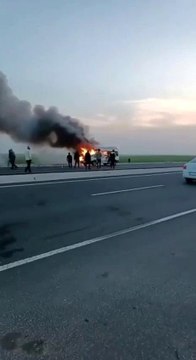 Seyir halinde alev alan ticari araç kullanılamaz hale geldi