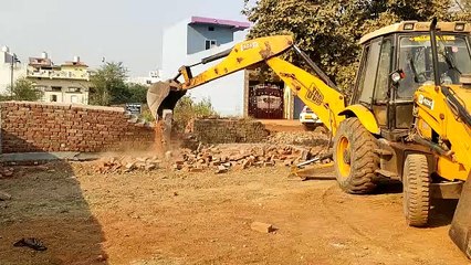 बिना अनुमति लिए कोहका क्षेत्र के 1 एकड़ में खड़ा कर दिया बाउंड्री वाल