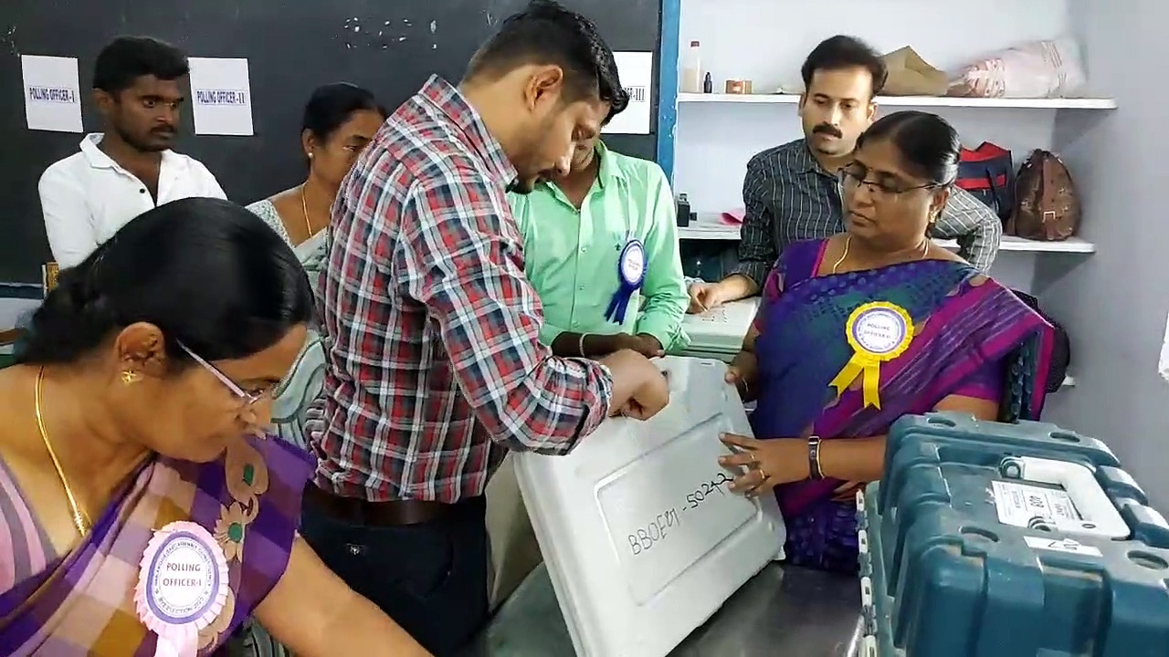 9 மணியை கடந்தும் தொடரும் வாக்குப்பதிவு - ஈரோடு கிழக்கு தொகுதி இடைத்தேர்தல் நிலவரம் என்ன?