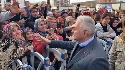 Minik çocuktan duygulandıran hareket: Bakan Soylu'ya teslim etti