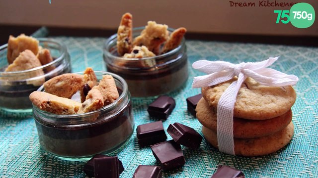 Petits pot de crème au chocolat et éclats de cookies