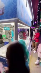 Les robots ne sont pas toujours au point... machine à glace FAIL