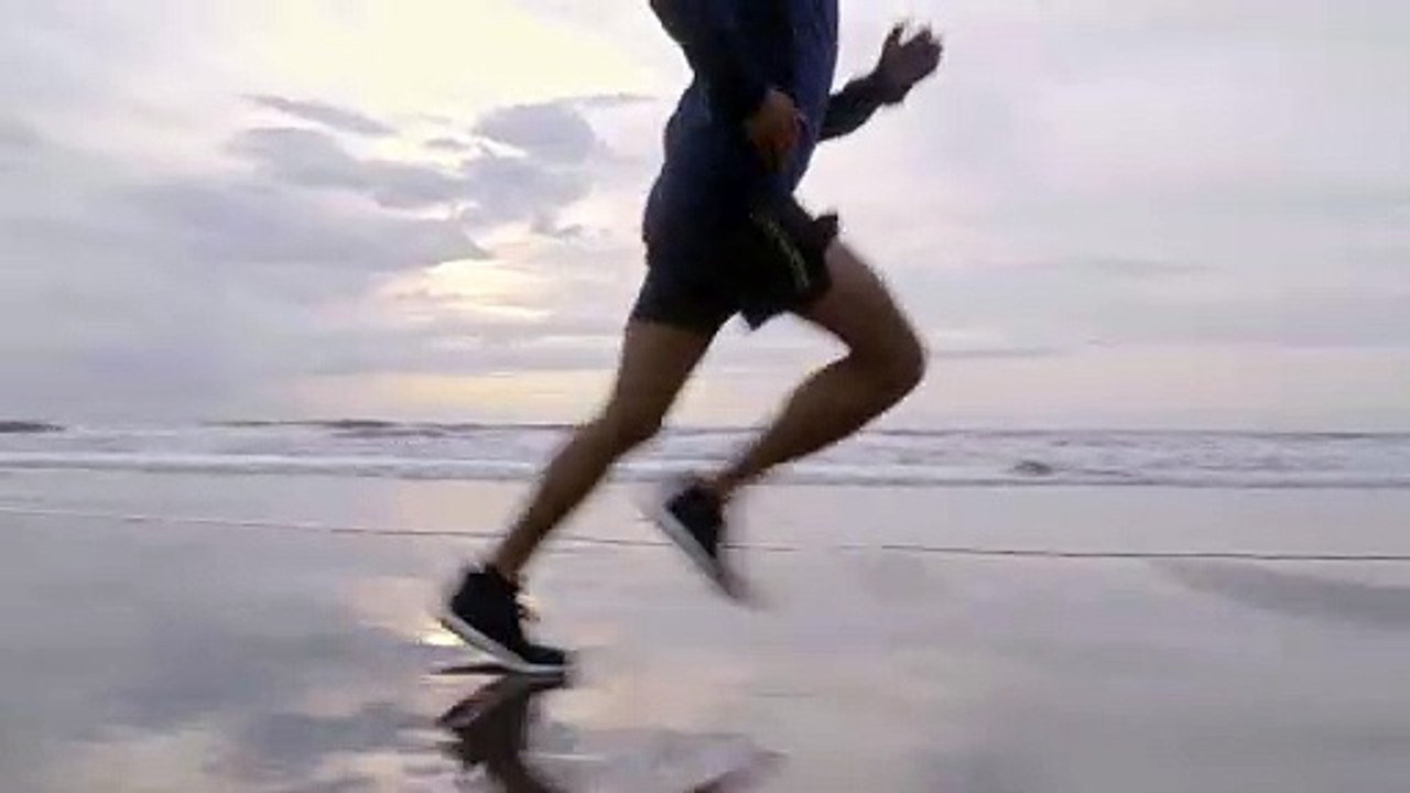 ManRunningVideo AU