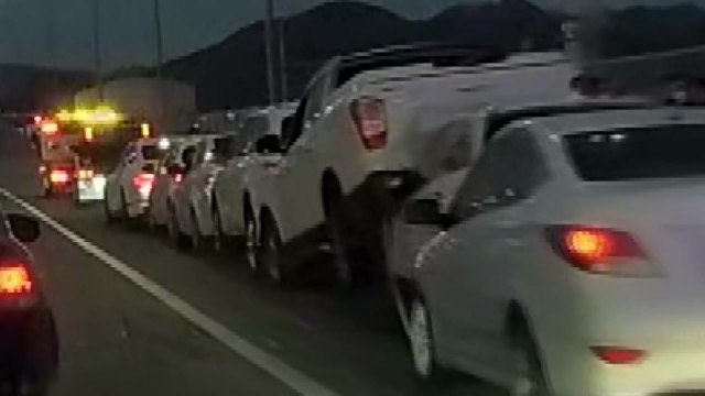 대구 범안로서 7중 추돌 사고...2명 병원 이송 / YTN