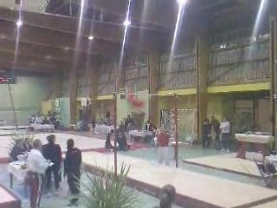 double salto arriere tendu en barre fixe