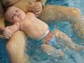 Maël à la piscine 21 mars 2008