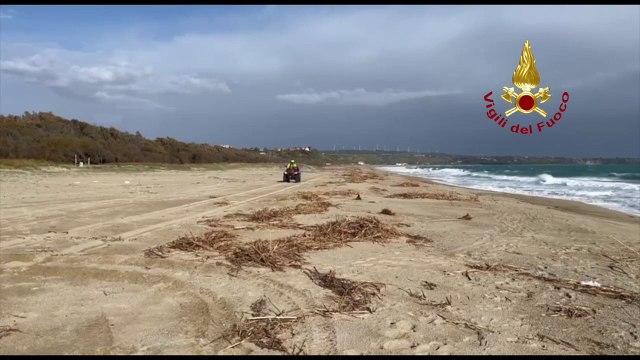 Vigili del fuoco all'opera a Cutro