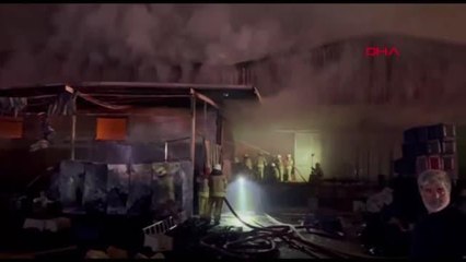 HATAY'DA PLASTİK FABRİKASINDA ÇIKAN YANGIN KISMEN KONTROL ALTINDA