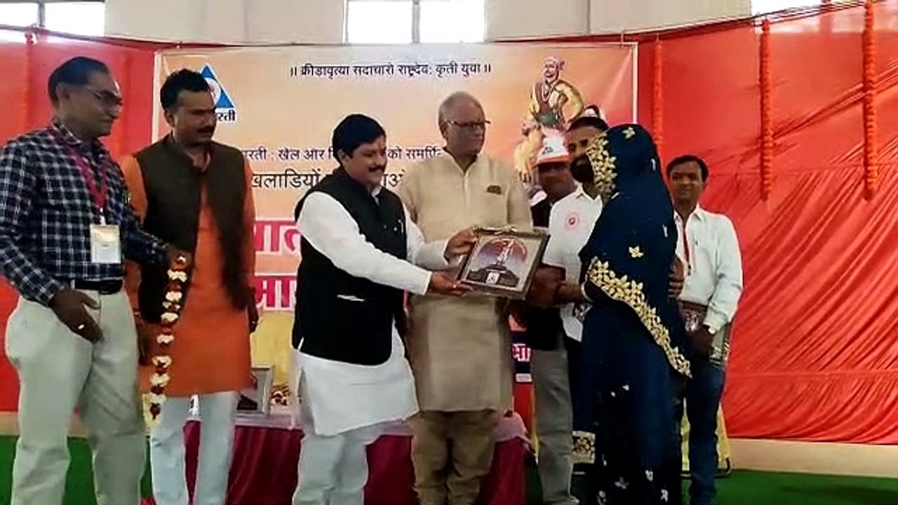 ‘कुछ लोगों ने गद्दारी नहीं की होती तो आजादी की 75वीं नहीं 175वीं वर्षगांठ मनाते’
