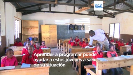 La escuela de Kenia en la que los hijos de pastores nómadas aprenden a programar