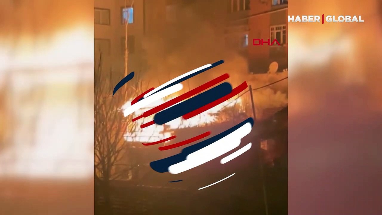 İstanbul Kağıthane'de korkutan yangın! Gecekondu alevler içinde kaldı 