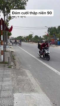 Đám cưới phong cách thập niên 90: Rước dâu bằng xe đạp