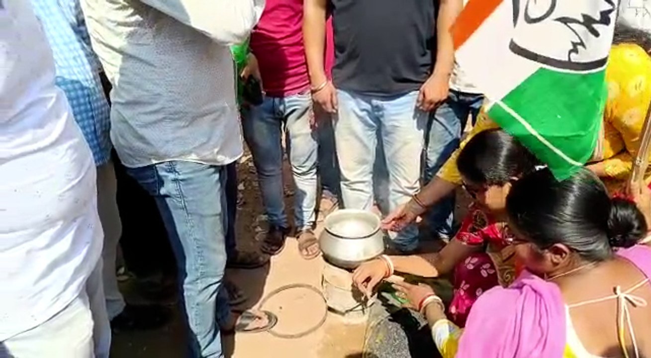 বাড়ছে রান্নার গ্যাসের দাম, ফিরবে কি এবার উনুন! প্রতিবাদে তৃণমূল | Oneindia Bengali