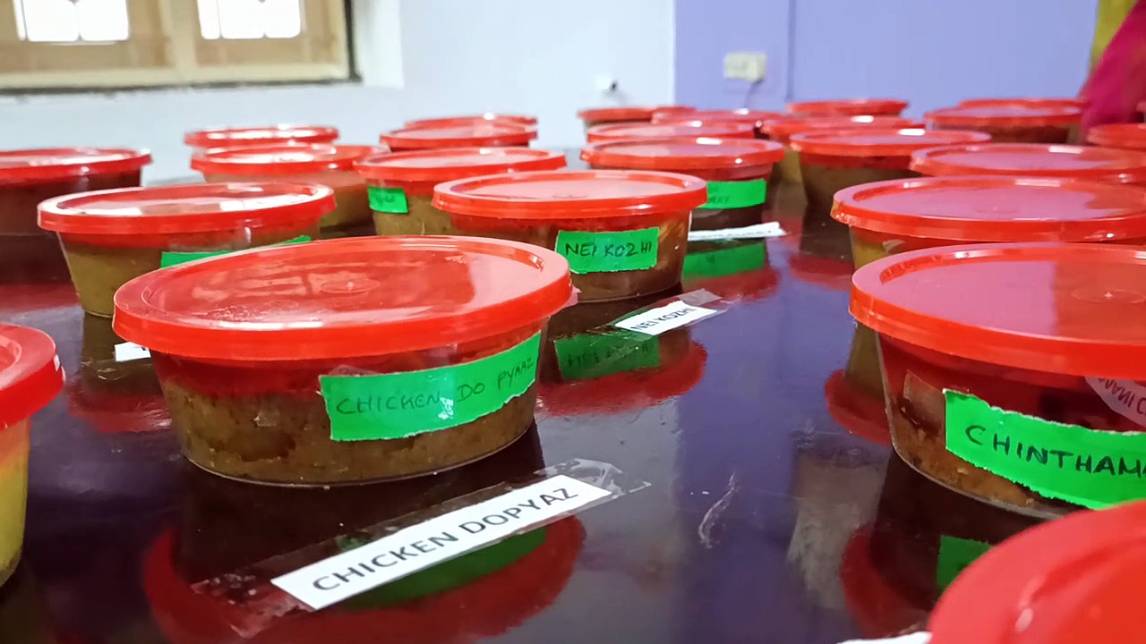 Watch : 6 மணி நேரத்தில்.. 350க்கும் மேற்பட்ட கிரேவி செய்து 'உலக சாதனை' படைத்த கோவை இளைஞர் !!