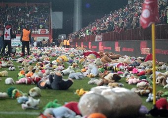 Bosna Hersek'te oynanan maçta Türkiye'deki depremzede çocuklara destek
