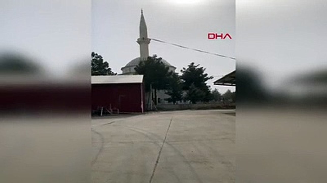 Diyarbakır'da hasarlı cami minaresi kontrollü yıkıldı