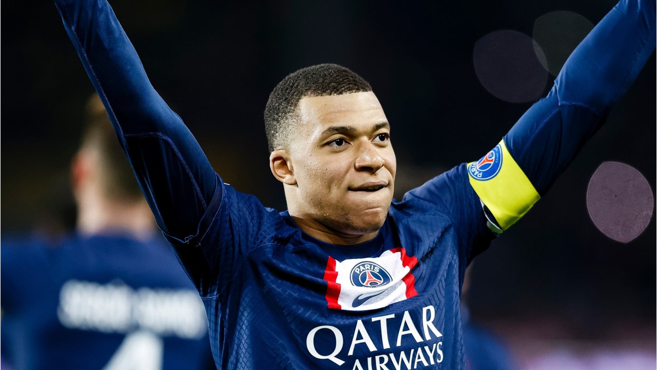 VOICI - Kylian Mbappé : le beau geste du joueur...