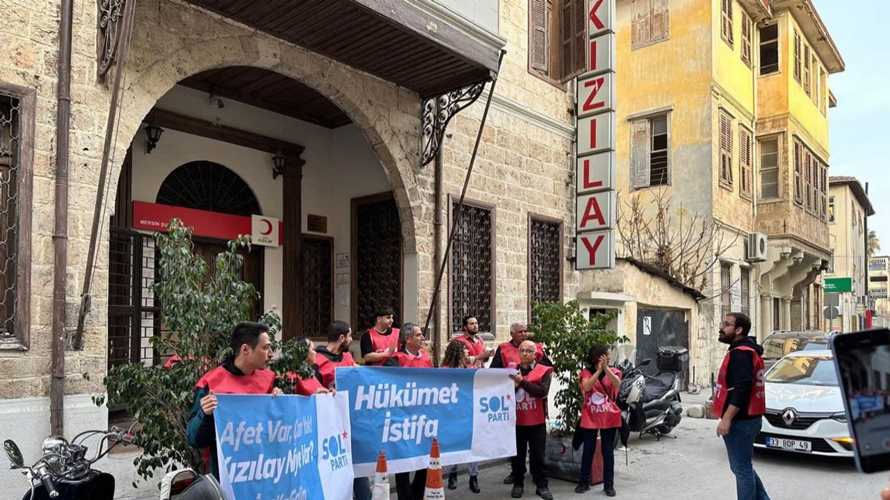 Mersin’de Kızılay’ı protesto eylemi sonrası evl...