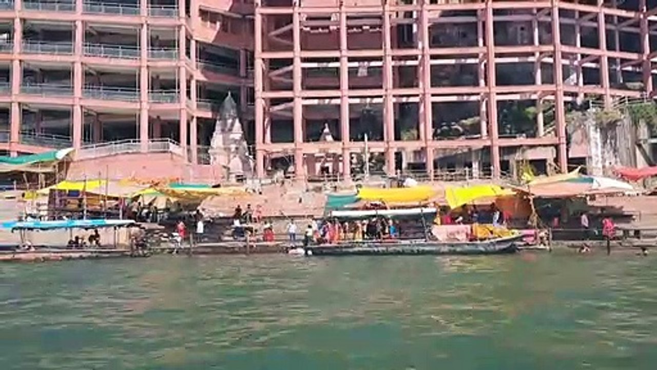 Narmada river boat mixing poison in the atmosphere of Omkareshwar