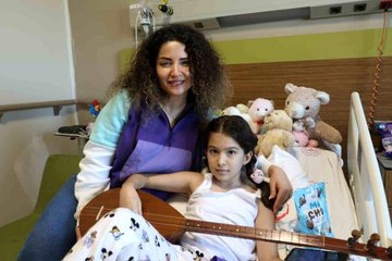 Depremin simgesi Yağmur'un en büyük hayali gerçekleşti, sanatçı Deniz Toprak ile düet yaptı