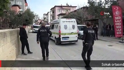 Sokak ortasında sırtından vuruldu