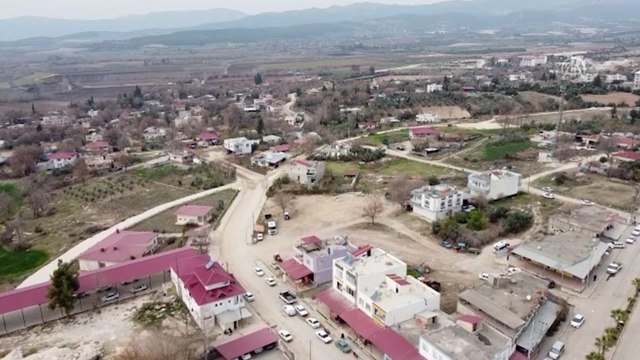 Depremde hiçbir binanın yıkılmadığı ilçede nüfus ikiye katlandı