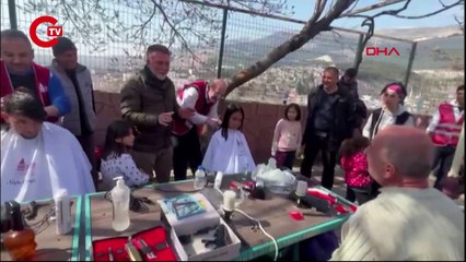 Gönüllü berberler Kahramanmaraş’ta depremzedelerle buluştu