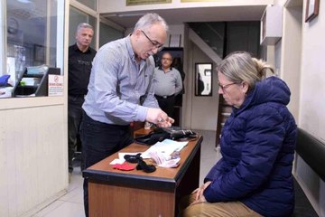 Otobüste unuttuğu altın ve para dolu çantasına kavuştu