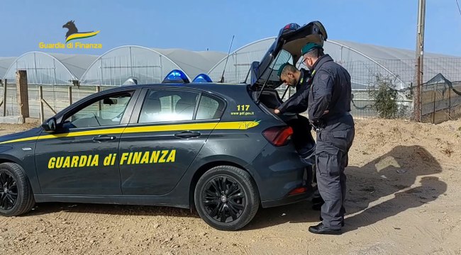 Braccianti italiani e stranieri sfruttati nei campi: arrestato imprenditore agricolo (28.02.23)