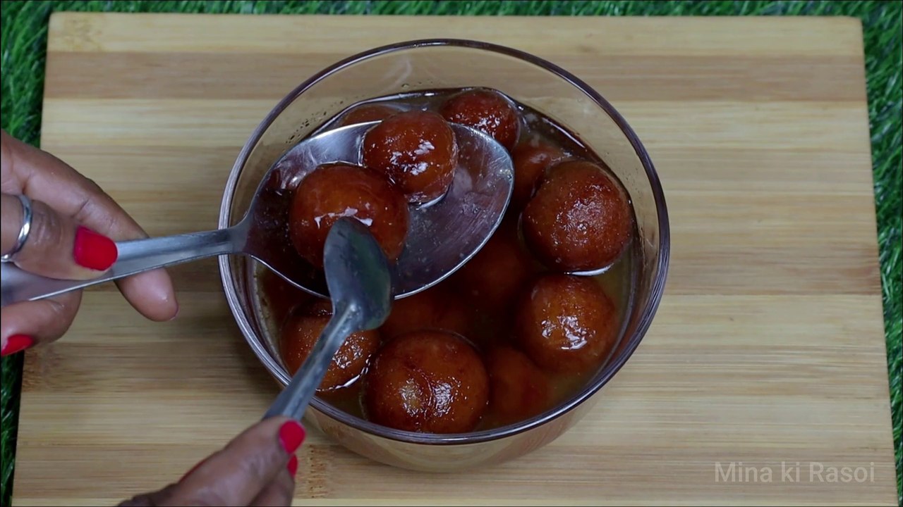 ना सोडा ना खोया ना ही मिल्क पाउडर ब्रेड से बनाऐ स्पंजी गुलाब जामुन |  Bread Gulab Jamun Recipe