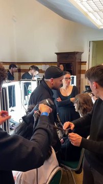 FASHION WEEK Tendance makeup : comment mettre des paillettes sur vos yeux comme chez Victoria/Tomas ?