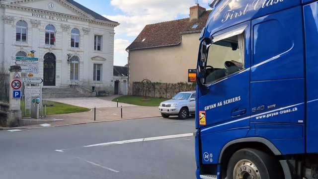 Les camions envahissent le centre-ville de Preuilly-sur-Claise