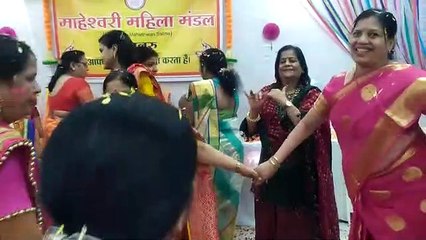 फूलों की होली लड्डू गोपाल के संग