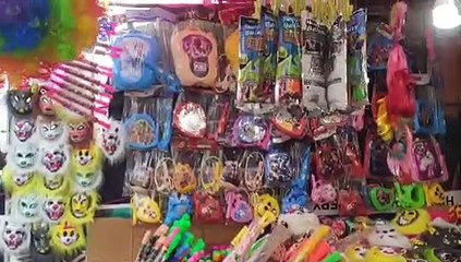 होली का सजा बाज़ार,देखे वीडियो