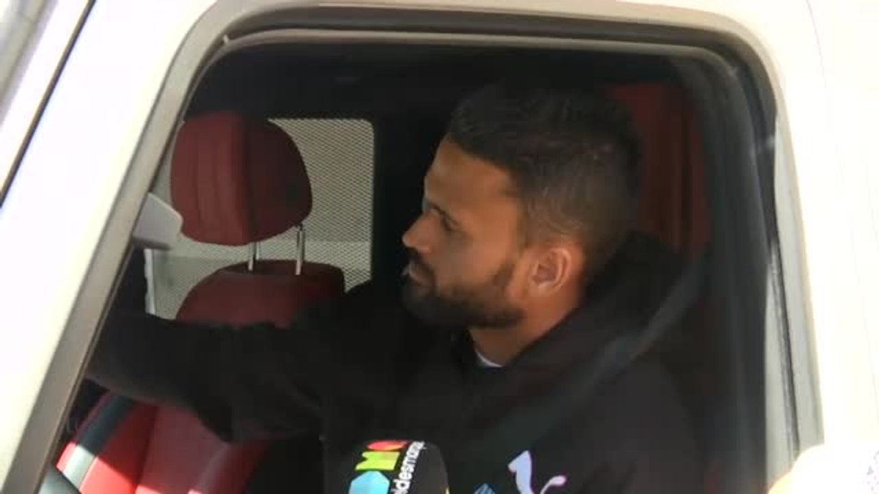 Los jugadores del Betis mandan ánimos a Fekir