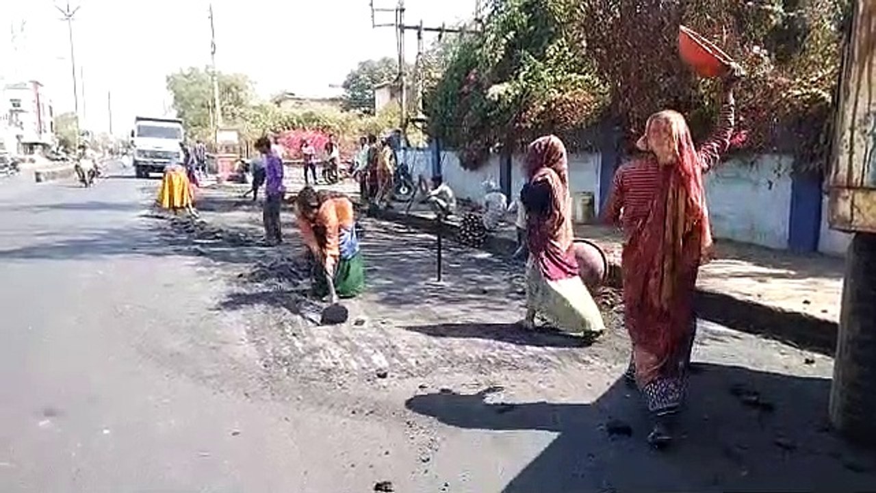 नीमच में जिम्मेदार सोते रहे, हो गया नाक के नीचे घटिया सड़क निर्माण