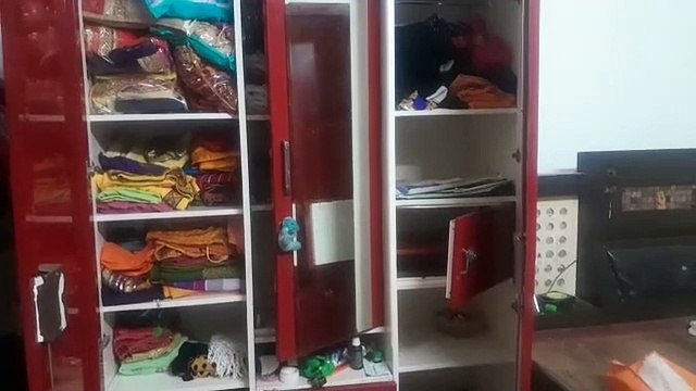 तीन घरों में चोरों का धावा, लाखों का सामान और नकदी ले गए