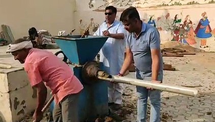 होलीका दहन के लिए गौशाला में ऐसे तैयार हो रहे गोकाष्ट,देखे वीडियो