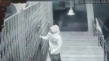 मंदिर के दानपेटी से चोरों ने चुराया हजारों रुपए