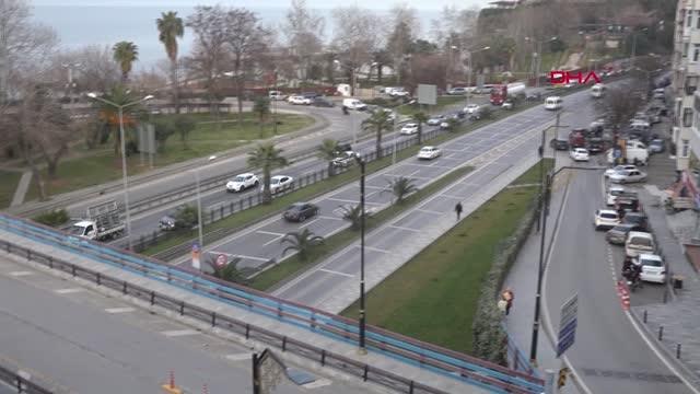 KAMYONUN AÇILAN DAMPERİ KÖPRÜYE ÇARPTI