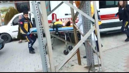 Otomobil okul önünde öğrencilere çarptı: 1'i ağır, 2 yaralı