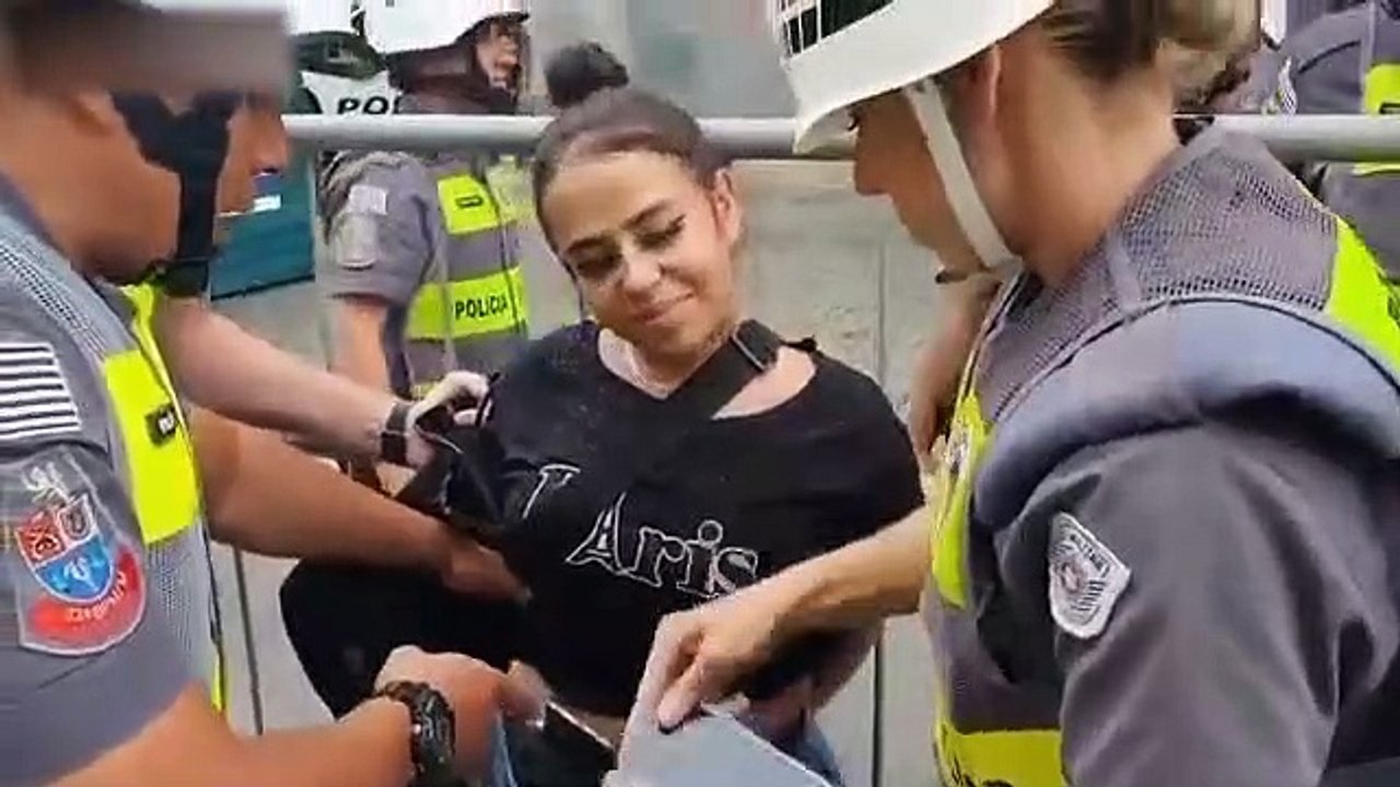Cette pickpocket a vraiment été performante pendant le carnaval