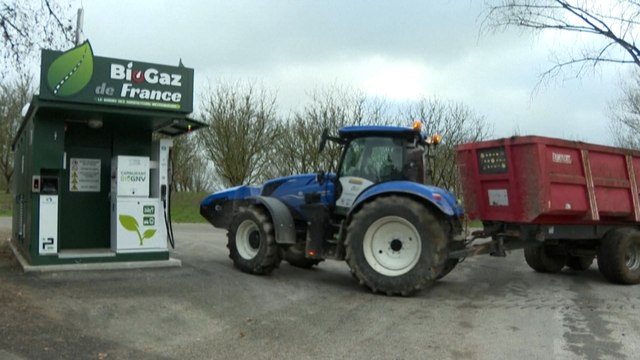 Cet agriculteur fait rouler ses tracteurs à la bouse de vache