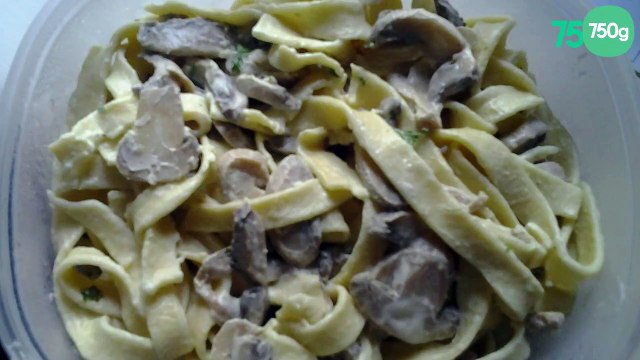 Tagliatelles maison à la crème et champignons