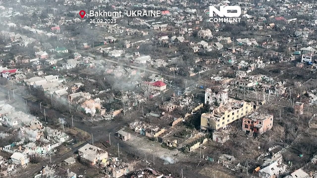 Бахмут: с воздуха видны одни руины, немногие ос...