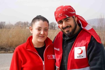 Kızılay'ın gurbetçi ve yabancı gönüllüleri kalplere dokunuyor