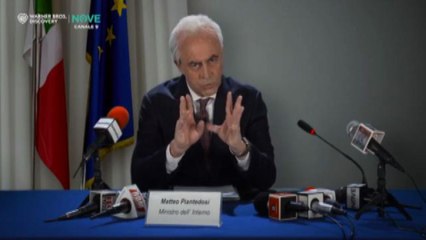 Crozza-Piantedosi a migranti: state lì, vi veniamo noi a prendere