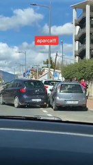Automobilista tem srios problemas a tirar as medidas durante um estacionamento paralelo