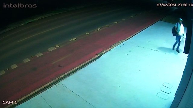 Câmeras de segurança registram tentativa de arrombamento na Avenida Tito Muffato